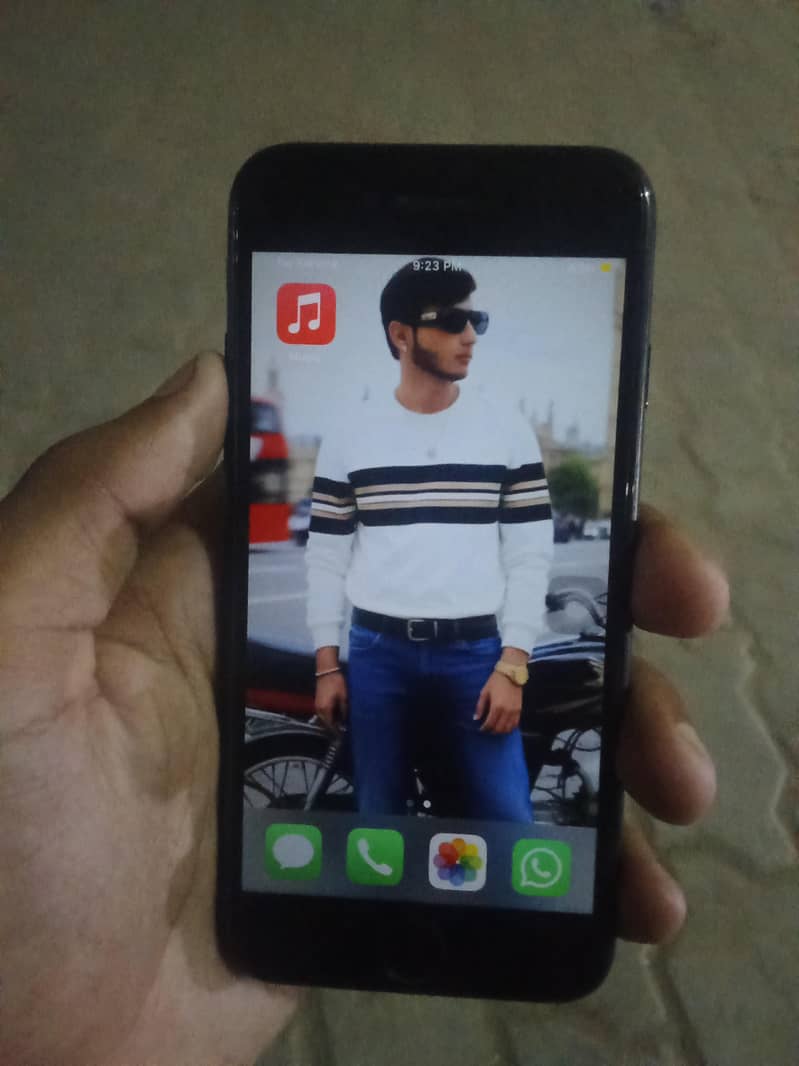 Apple iPhone 7 2