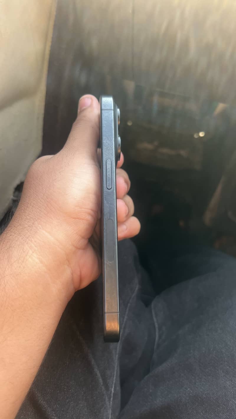 Apple iPhone 15 Pro 2