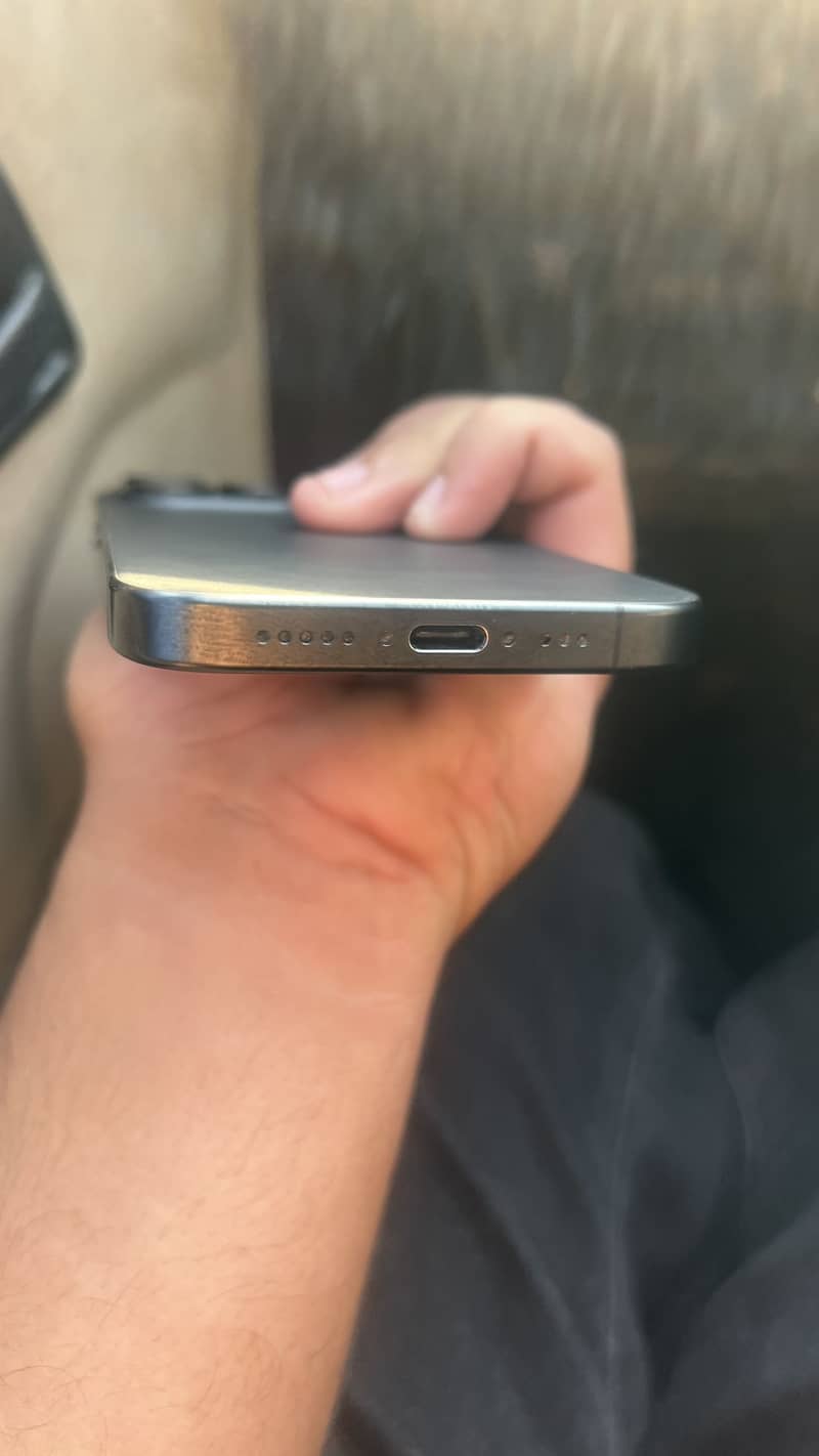 Apple iPhone 15 Pro 4
