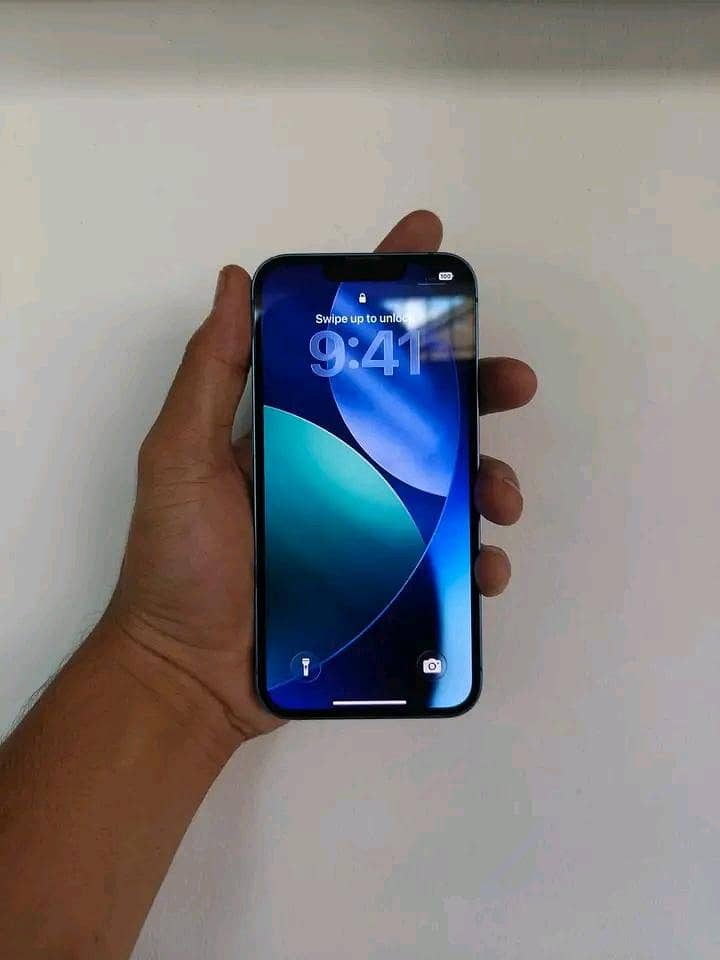 Apple iPhone 13 2