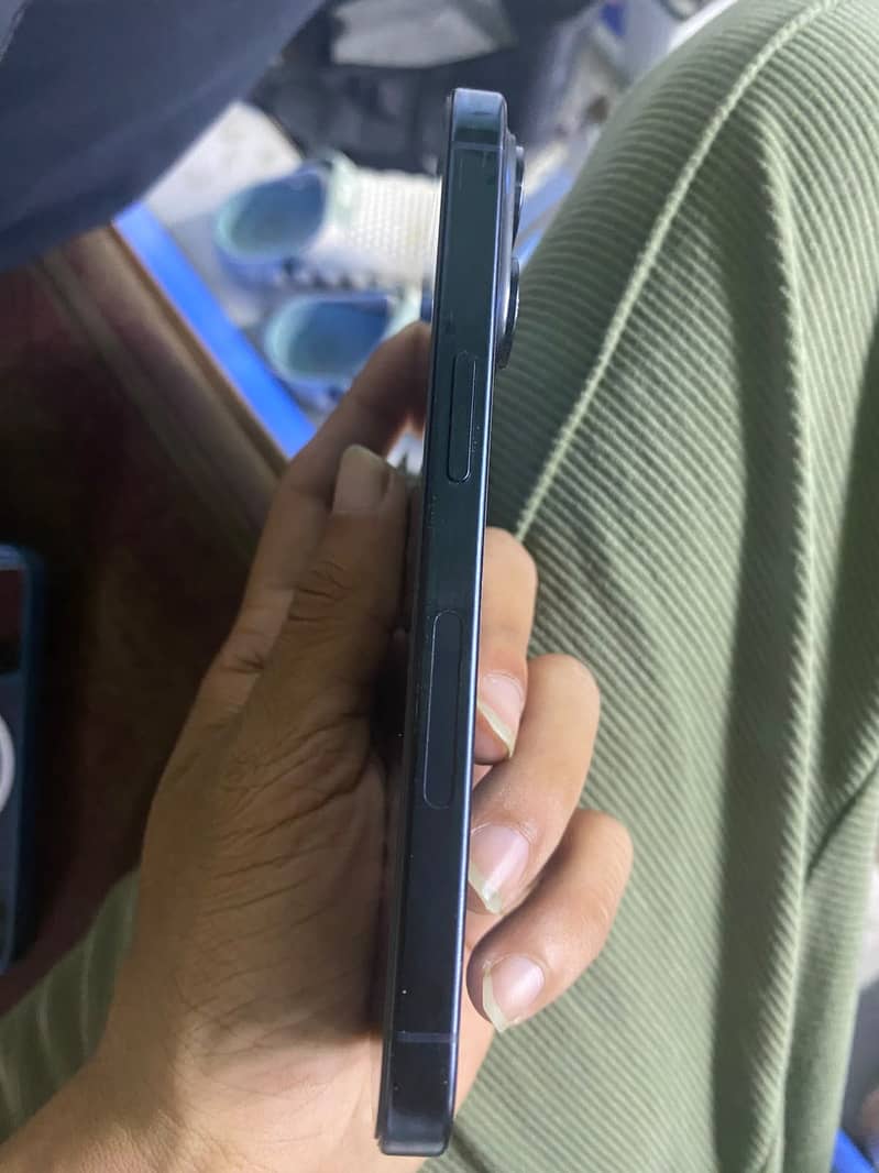 Apple iPhone 15 Pro 3
