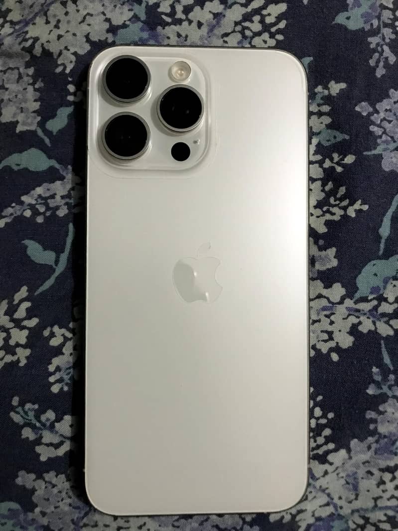 Apple iPhone 15 Pro Max 1