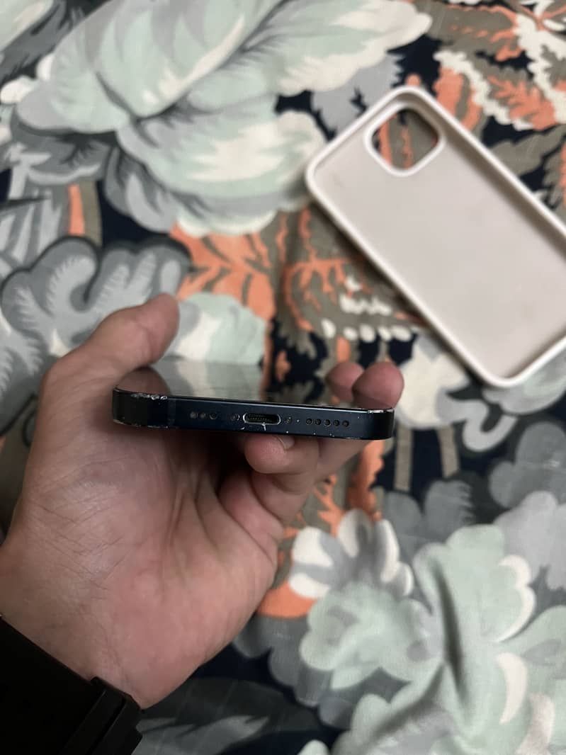 Apple iPhone 13 1