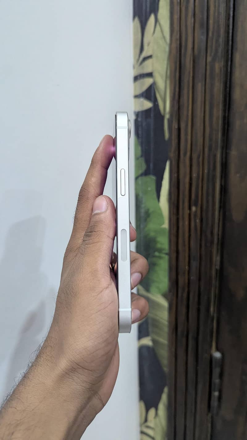 Apple iPhone 13 2