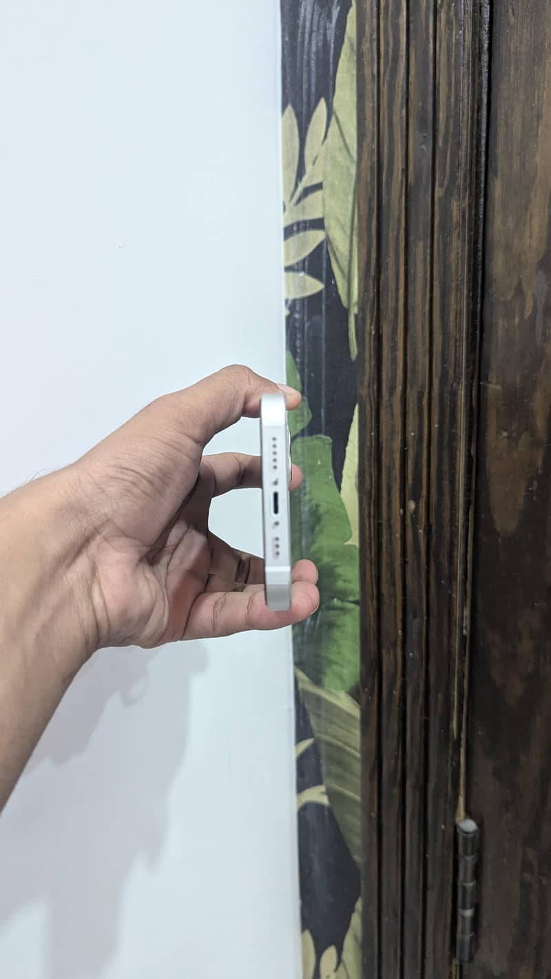 Apple iPhone 13 4