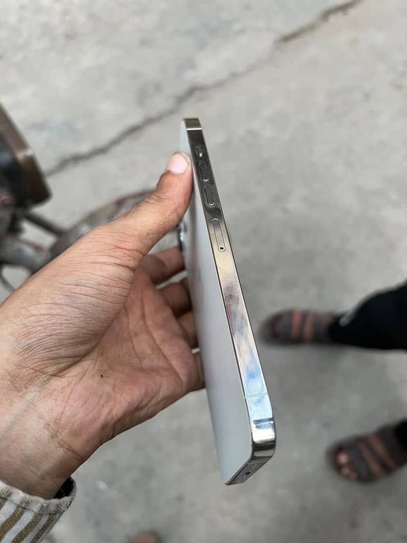 Apple iPhone 13 Pro Max 4