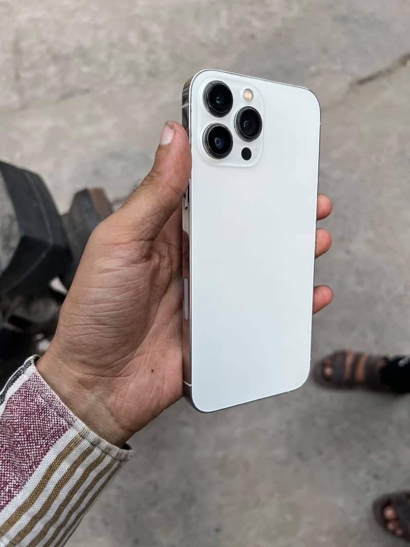 Apple iPhone 13 Pro Max 0