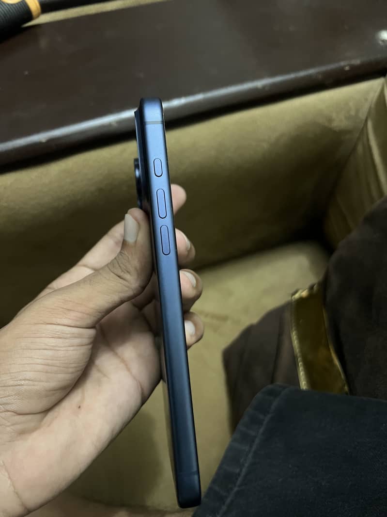 Apple iPhone 17 Pro Max 4