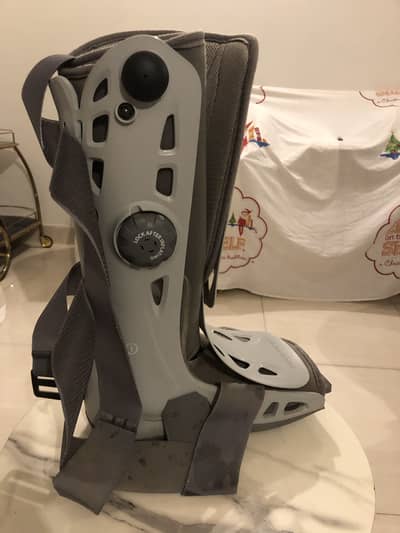 Air cast  (R)    sofet strike