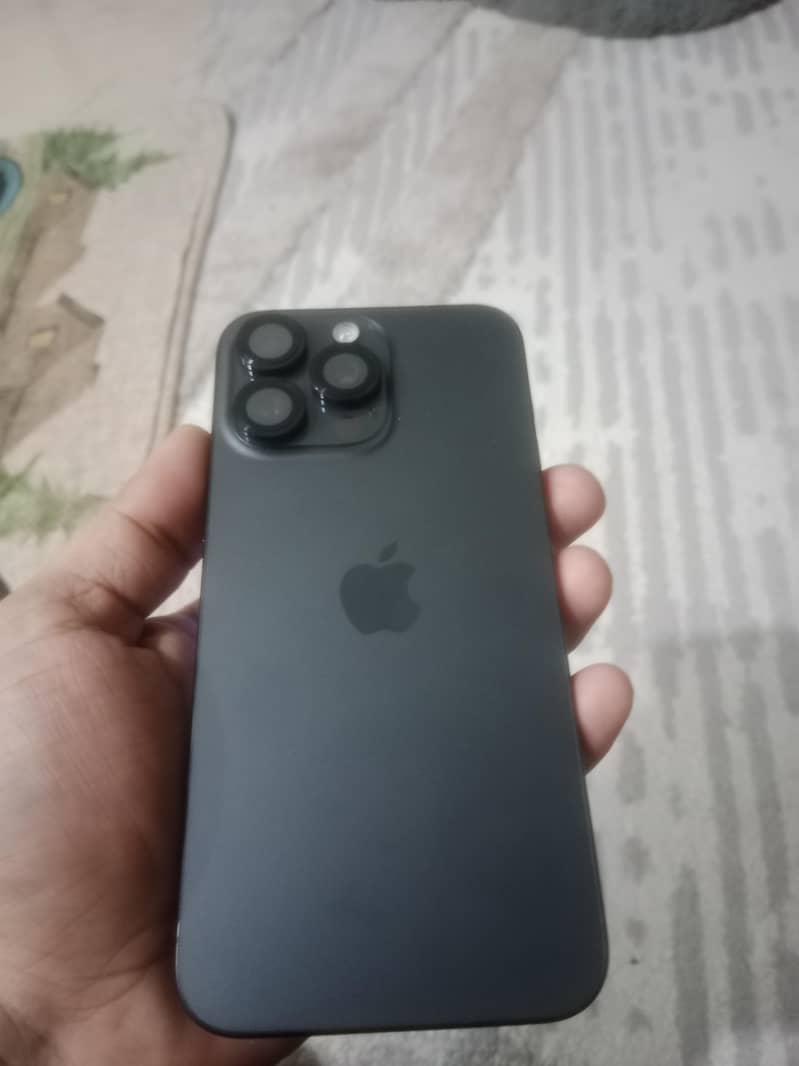 Apple iPhone 15 Pro Max 2