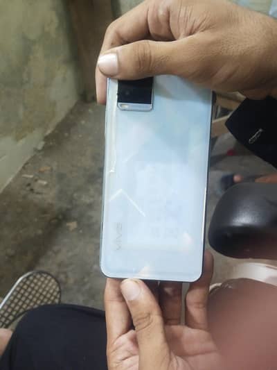 Vivo Y21 condition sightly rough
