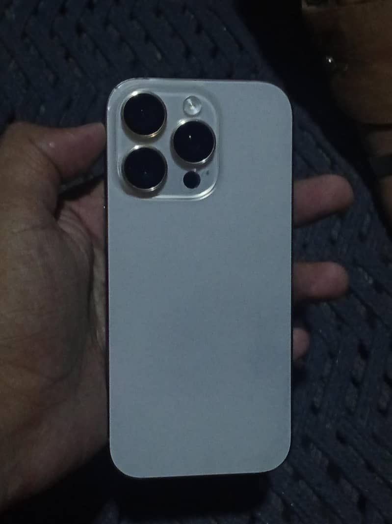 Apple iPhone 16 Pro 0