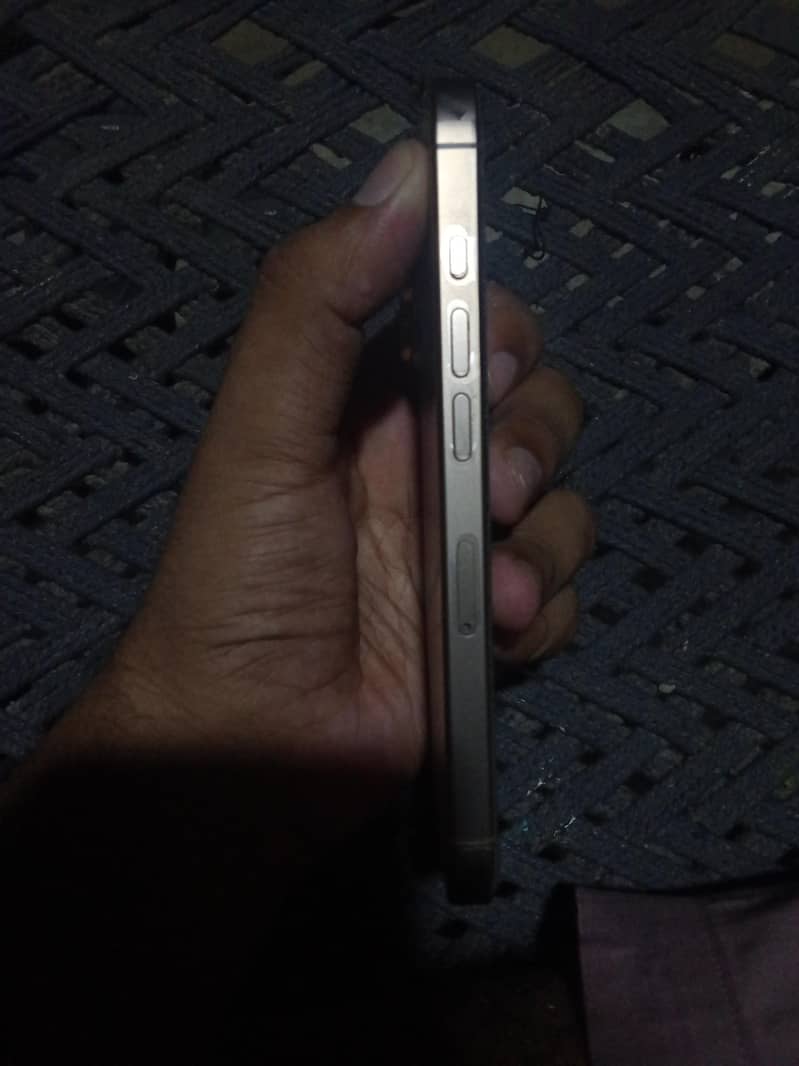 Apple iPhone 16 Pro 4