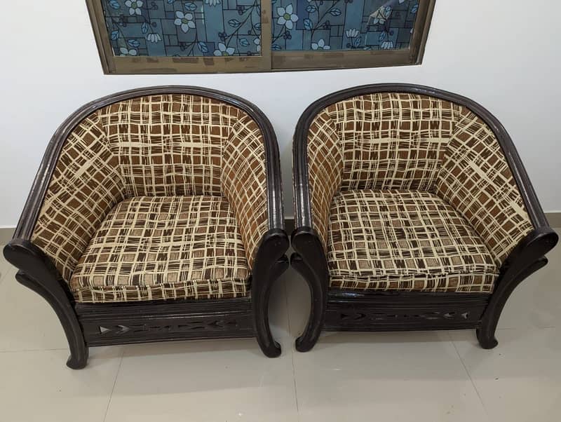 Sofa  set nd table 0