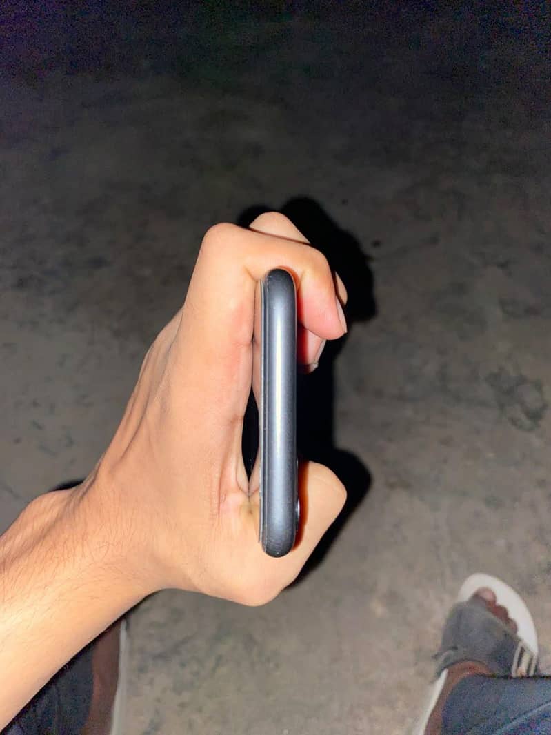 Apple iPhone 11 7