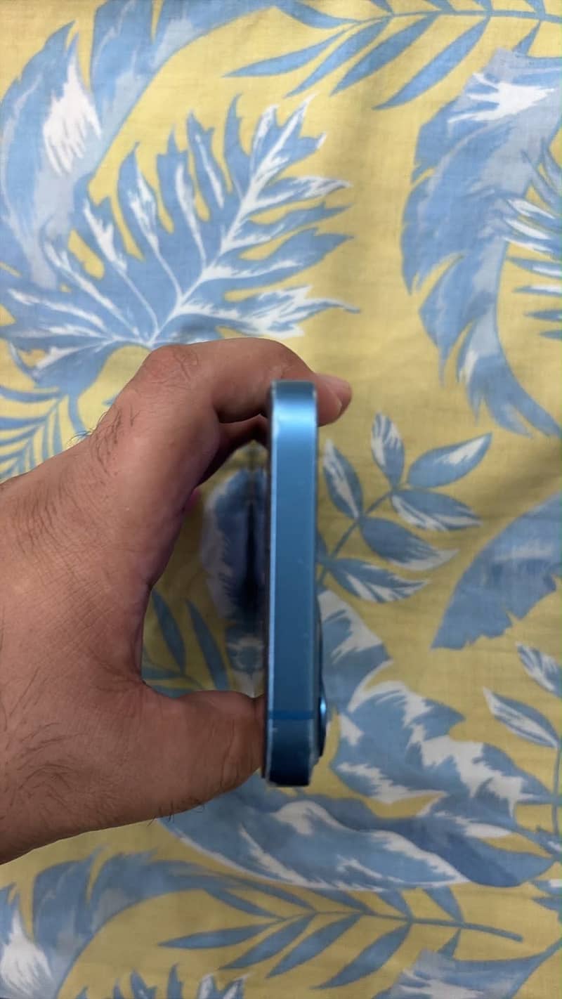 Apple iPhone 13 2