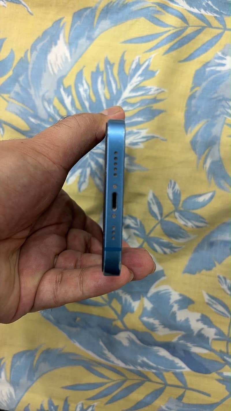 Apple iPhone 13 4