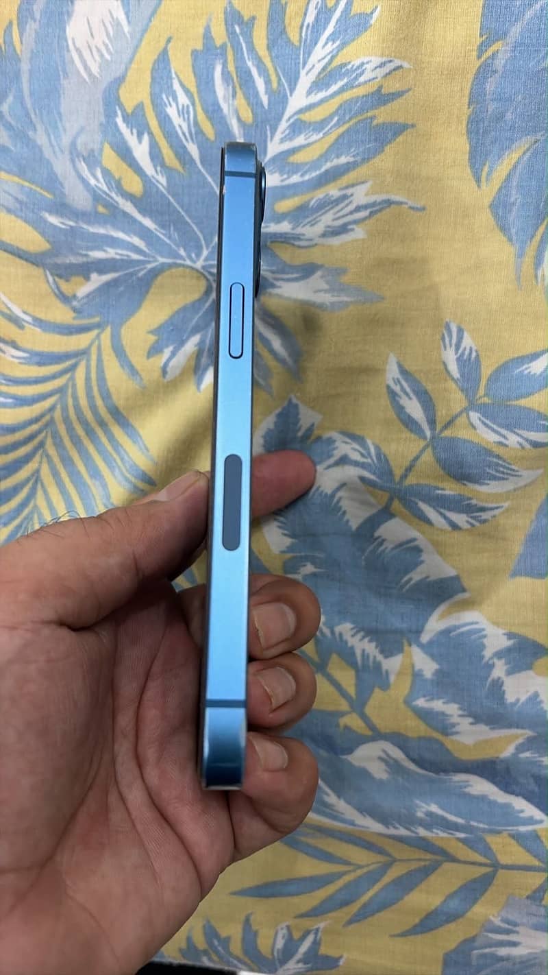 Apple iPhone 13 6