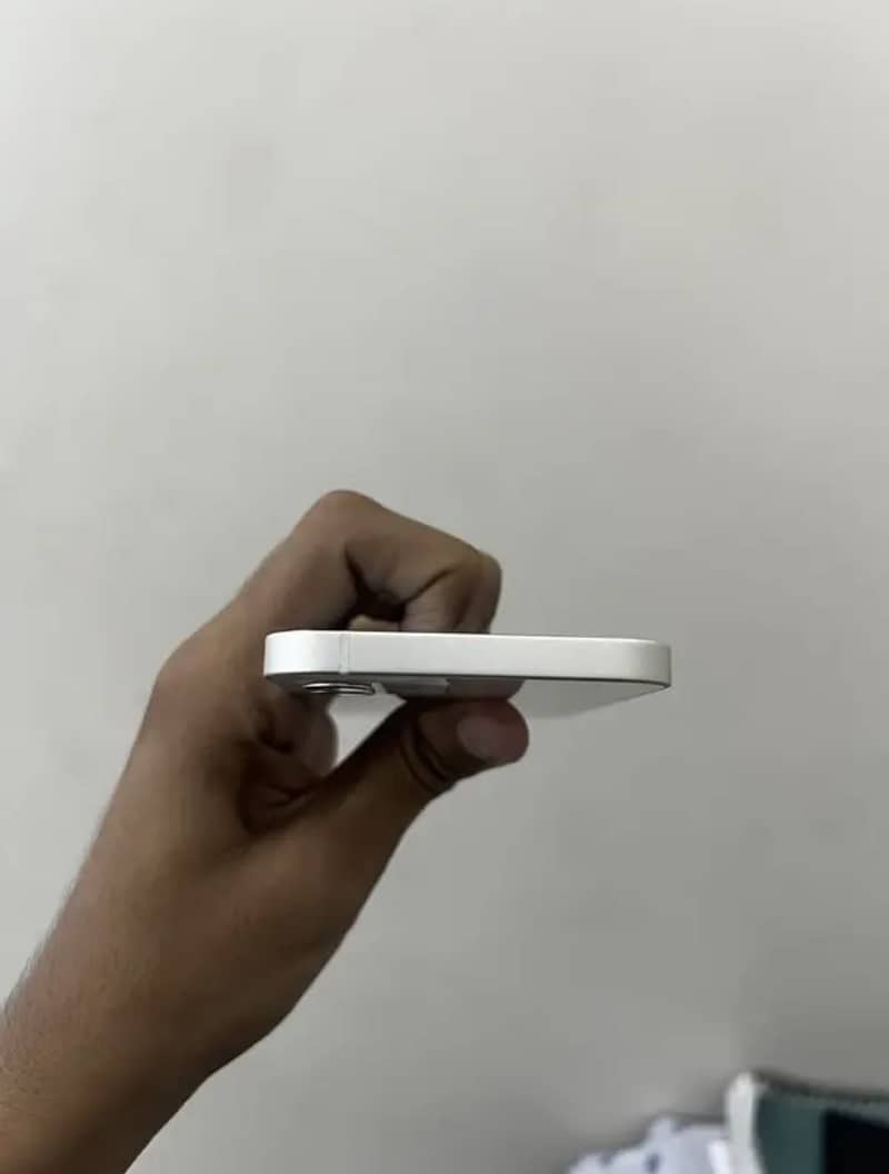 Apple iPhone 12 4