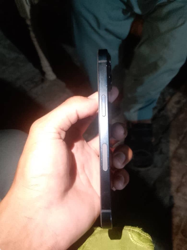 Apple iPhone 13 5