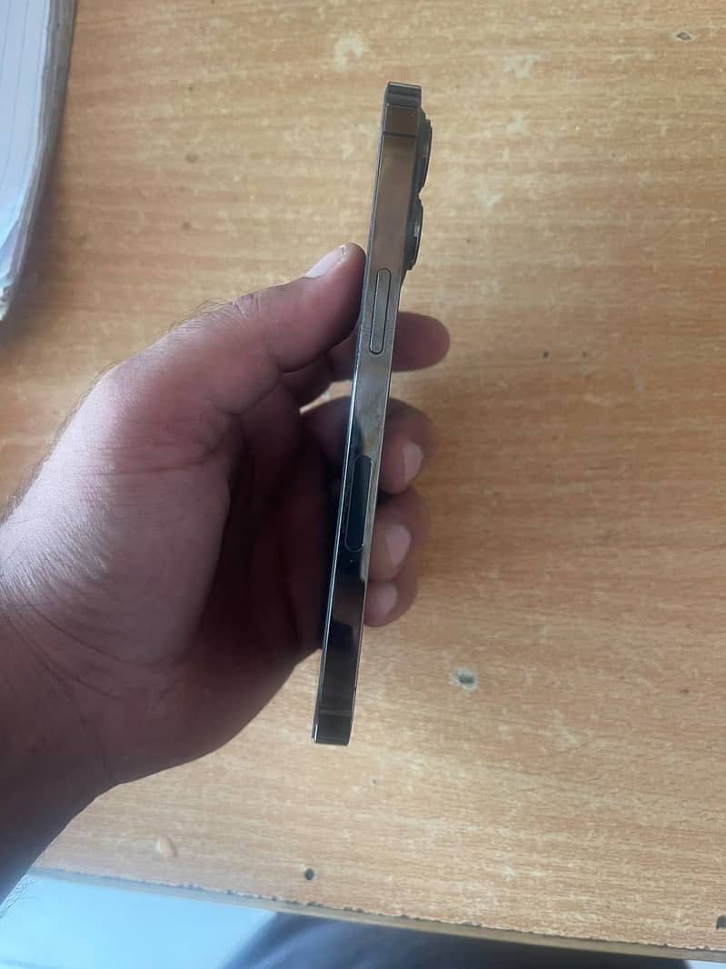Apple iPhone 13 Pro 4
