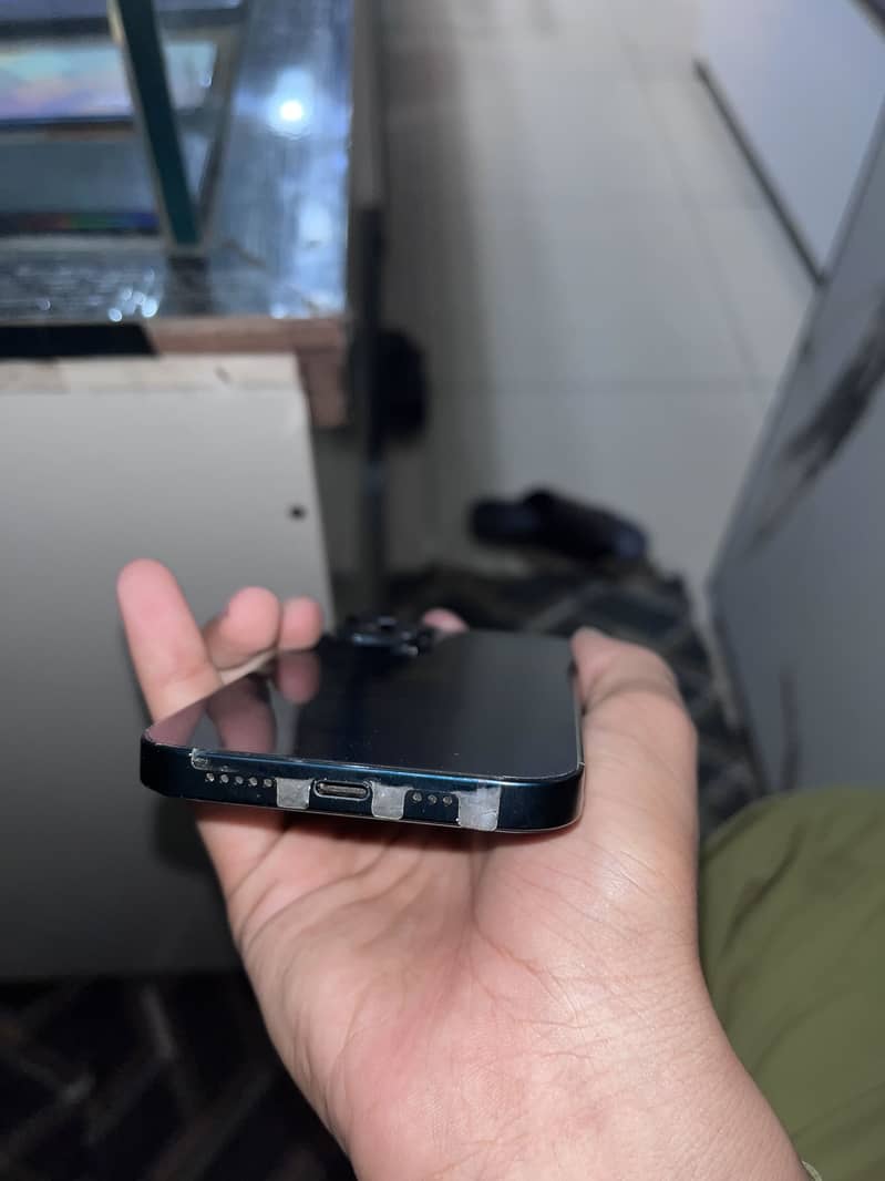 Apple iPhone 13 5