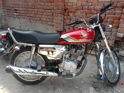 argent sale krni Piso ko zrort ha boht achi bike ha mene kudh drive ki