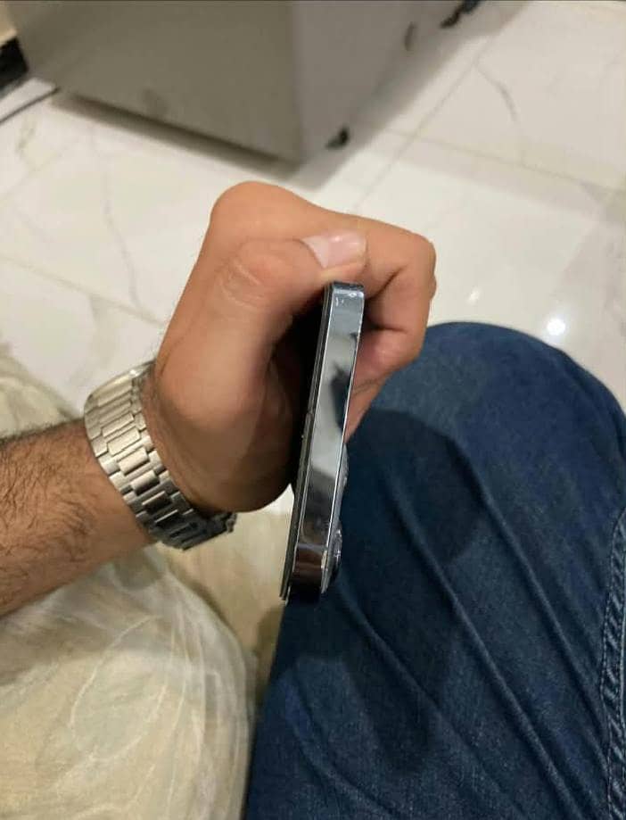 Apple iPhone 13 Pro Max 4