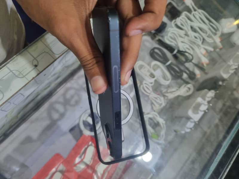 Apple iPhone 14 4