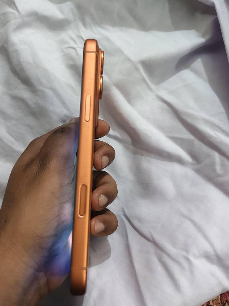 Apple iPhone 17 Pro Max 4