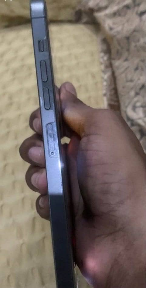 Apple iPhone 13 Pro Max 4
