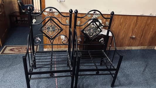 4 pure metal ottoman/dining chairs ( with cusions )