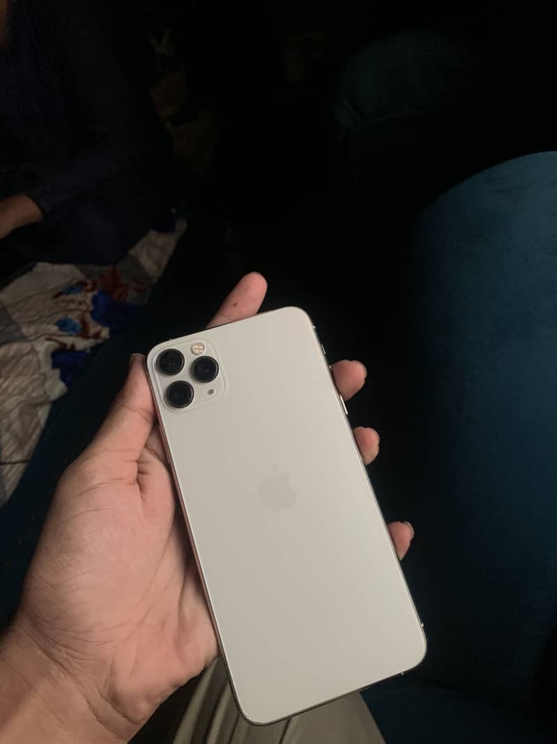 Apple iPhone 11 Pro Max 2