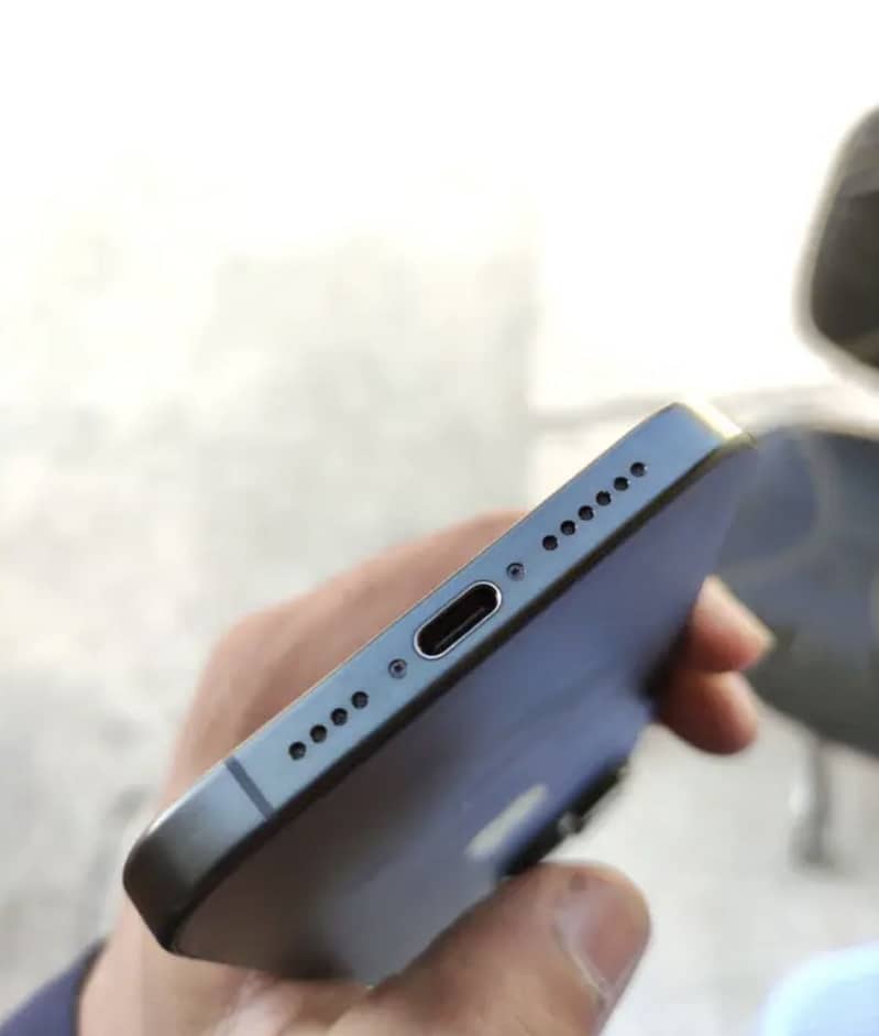 iPhone 15 pro max 2