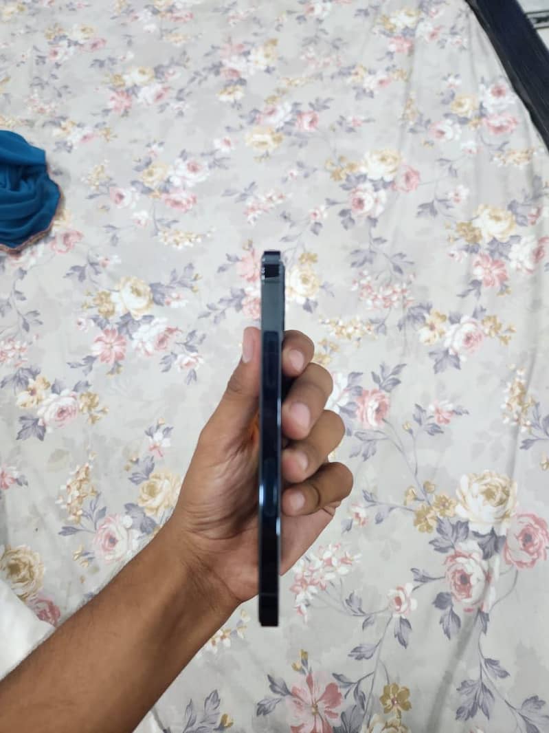 Apple iPhone 12 Pro 2