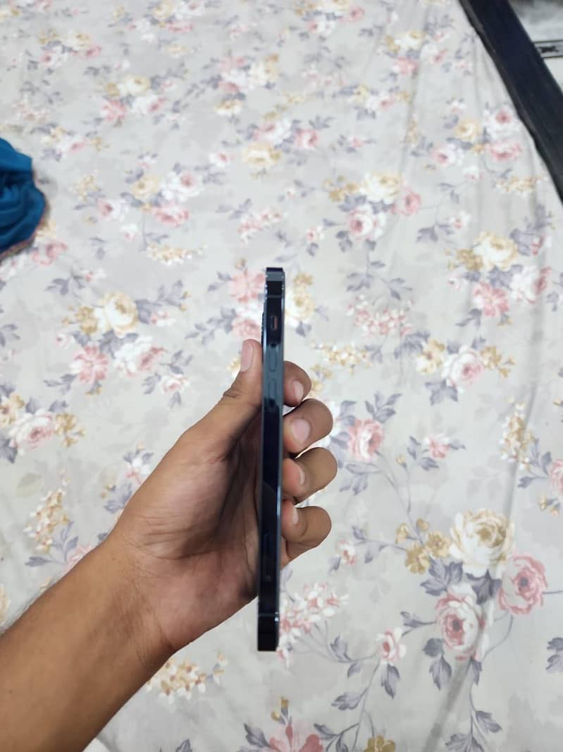 Apple iPhone 12 Pro 3