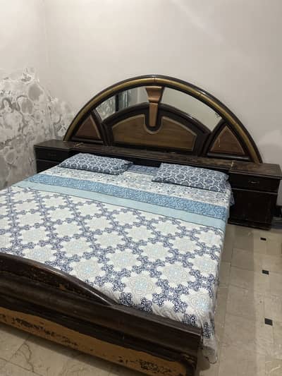 Bed set with dresser and side tables