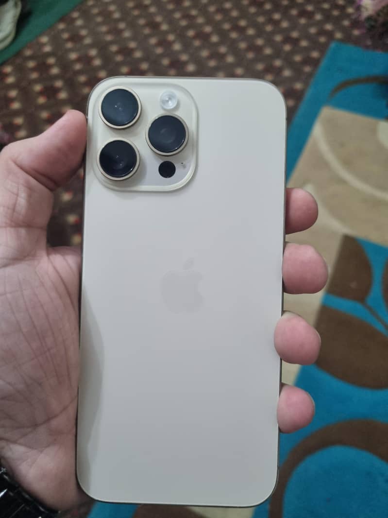 Apple iPhone 16 Pro Max 0