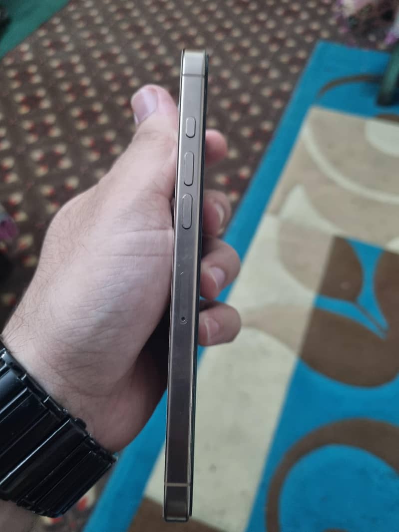 Apple iPhone 16 Pro Max 2