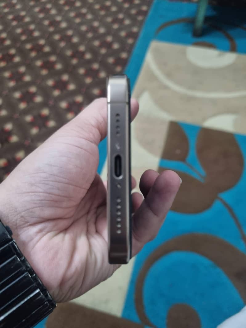 Apple iPhone 16 Pro Max 5