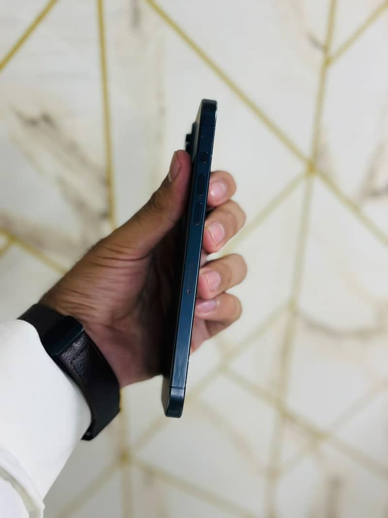 Apple iPhone 15 Pro Max 3