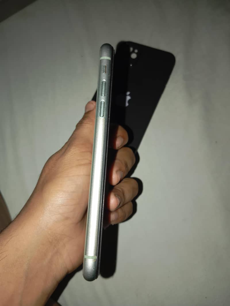 Apple iPhone 11 3
