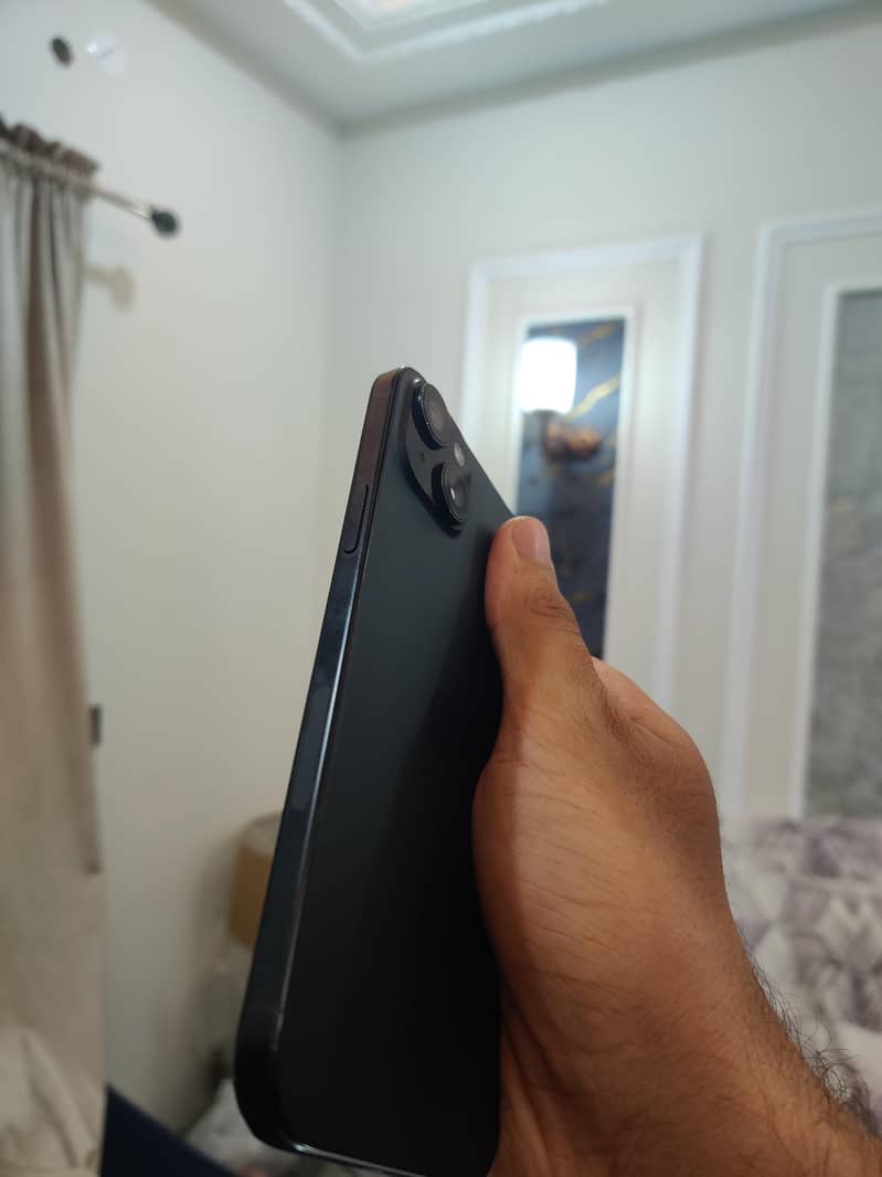 Apple iPhone 15 plus 3