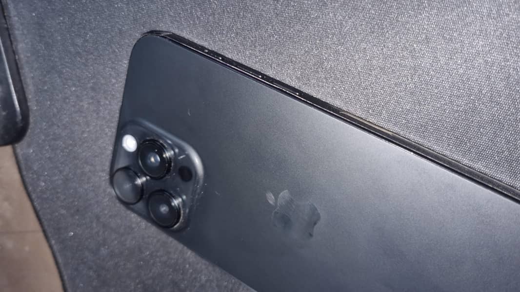 Apple iPhone 16 Pro Max 3