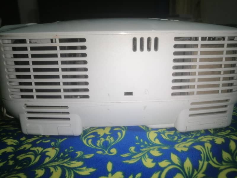 NEC  Projector Multimedia 5
