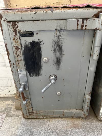 Safe (Tijory)
