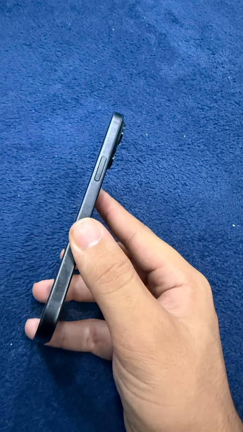 Apple iPhone 15 4