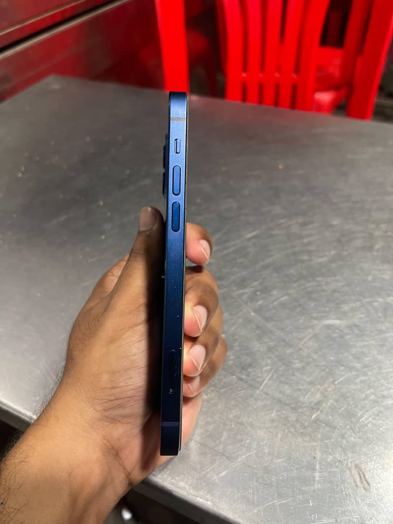 Apple iPhone 12 6
