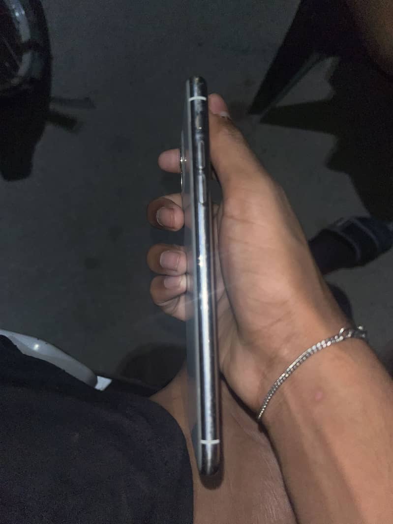 Apple iPhone 11 Pro Max 1