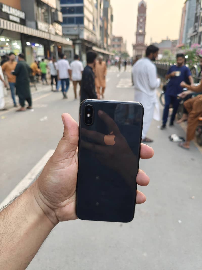 iPhone XS Max 1